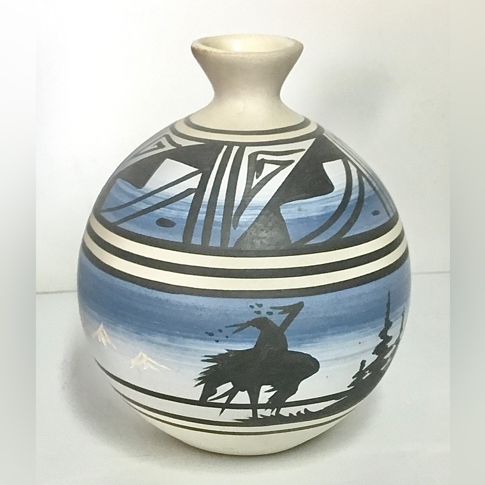 Vintage Native American Navajo Hand Painted Artisan Art Pottery Signed Vase